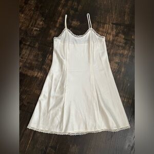 Women’s Erika Taylor Intimates Vintage Feminine Nightgown White Lace Trim Slip S